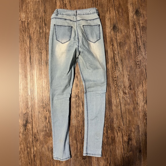 Fashion Nova super hi-rise ripped jegging, size 7/8 - Picture 2 of 2